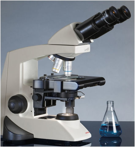 Microscopio Binocular modelo LX400, con óptica corregida al infinito y con protección antihongos para todo tipo de patologías